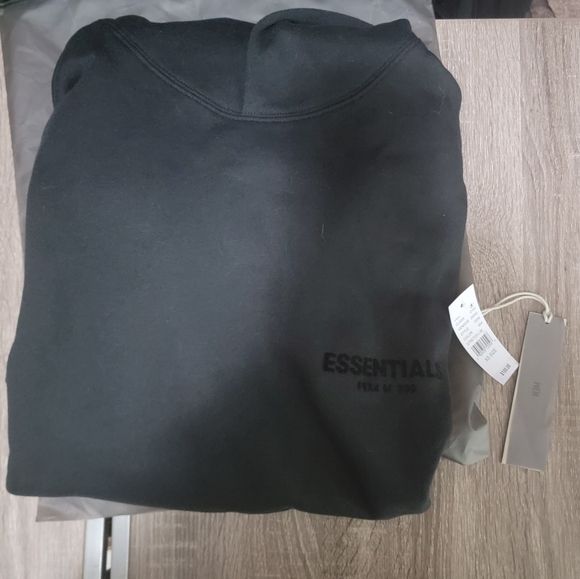 Fear of God Essentials - Picture 3 of 5